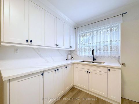 Photo 7 at 4 Kitson Drive, Cliffcrest, Toronto