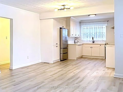 Photo 10 at 4 Kitson Drive, Cliffcrest, Toronto