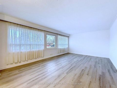 Photo 12 at 4 Kitson Drive, Cliffcrest, Toronto