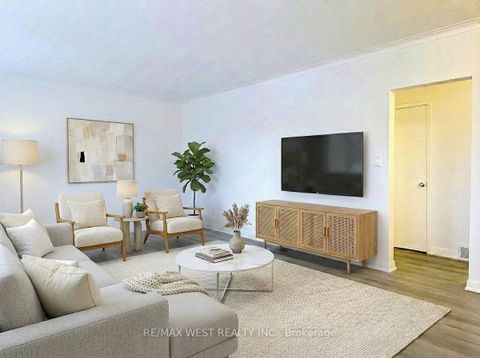 Photo 15 at 4 Kitson Drive, Cliffcrest, Toronto