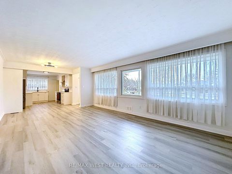 Photo 16 at 4 Kitson Drive, Cliffcrest, Toronto