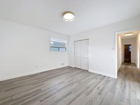 Photo 20 at 4 Kitson Drive, Cliffcrest, Toronto