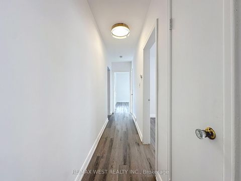 Photo 22 at 4 Kitson Drive, Cliffcrest, Toronto