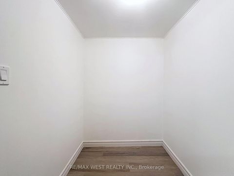 Photo 23 at 4 Kitson Drive, Cliffcrest, Toronto