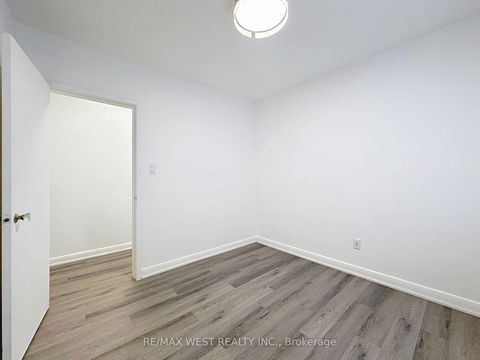 Photo 24 at 4 Kitson Drive, Cliffcrest, Toronto