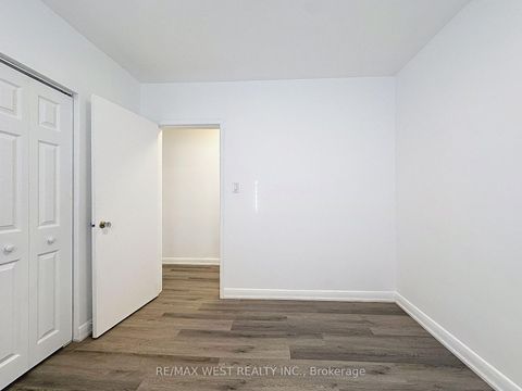 Photo 26 at 4 Kitson Drive, Cliffcrest, Toronto