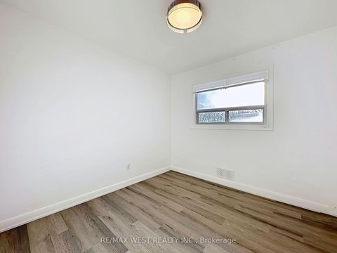Photo 27 at 4 Kitson Drive, Cliffcrest, Toronto