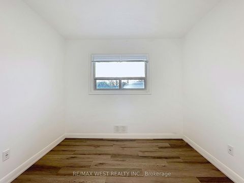 Photo 28 at 4 Kitson Drive, Cliffcrest, Toronto