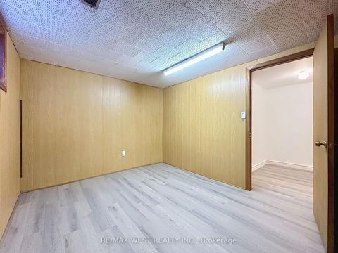 Photo 37 at 4 Kitson Drive, Cliffcrest, Toronto