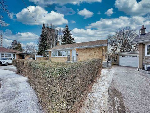 Photo 39 at 4 Kitson Drive, Cliffcrest, Toronto