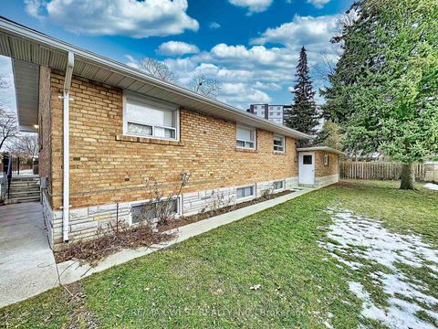 Photo 41 at 4 Kitson Drive, Cliffcrest, Toronto