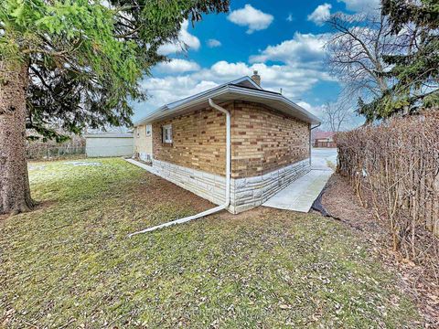 Photo 43 at 4 Kitson Drive, Cliffcrest, Toronto