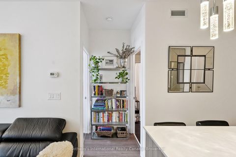 Photo 10 at 903 - 105 George Street, Moss Park, Toronto