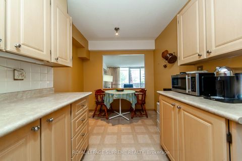 Photo 10 at 205 - 270 Scarlett Road, Smythe, Toronto