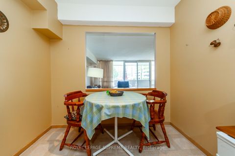 Photo 11 at 205 - 270 Scarlett Road, Smythe, Toronto