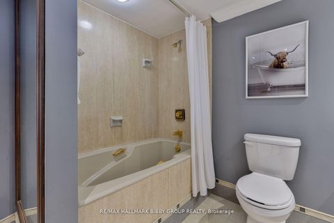 Photo 17 at 3006 - 65 Harbour Square, Waterfront Communities C1, Toronto