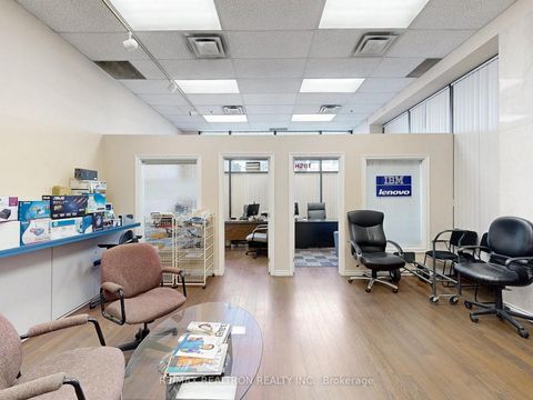 Photo 10 at 102 - 255 Duncan Mill Road, Windfields, Toronto
