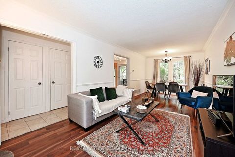 Photo 7 at 348 Brownridge Drive, Brownridge, Vaughan