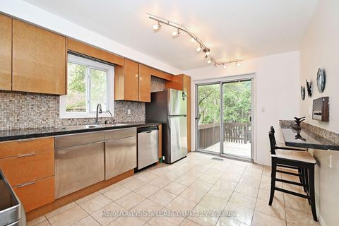 Photo 9 at 348 Brownridge Drive, Brownridge, Vaughan