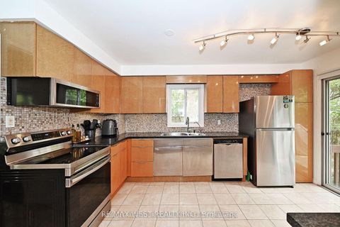 Photo 10 at 348 Brownridge Drive, Brownridge, Vaughan