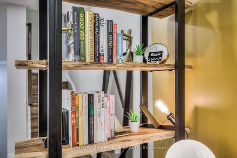 Photo 2 at 710 - 75 Weldrick Road E, Observatory, Richmond Hill