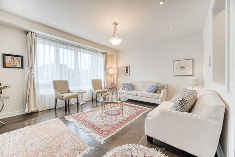 Photo 2 at 48 Helliwell Crescent, Oak Ridges Lake Wilcox, Richmond Hill