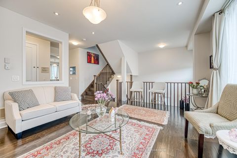 Photo 3 at 48 Helliwell Crescent, Oak Ridges Lake Wilcox, Richmond Hill