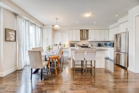 Photo 10 at 48 Helliwell Crescent, Oak Ridges Lake Wilcox, Richmond Hill