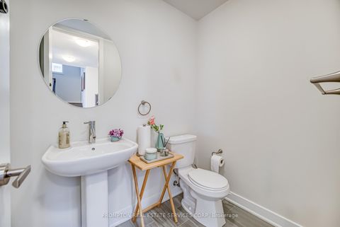 Photo 13 at 48 Helliwell Crescent, Oak Ridges Lake Wilcox, Richmond Hill