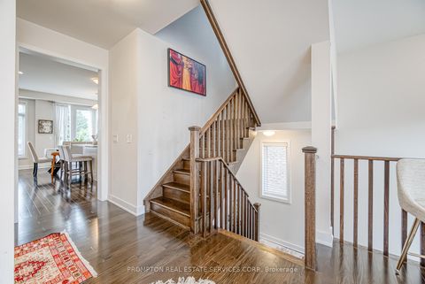 Photo 14 at 48 Helliwell Crescent, Oak Ridges Lake Wilcox, Richmond Hill