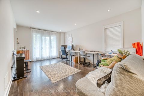 Photo 23 at 48 Helliwell Crescent, Oak Ridges Lake Wilcox, Richmond Hill