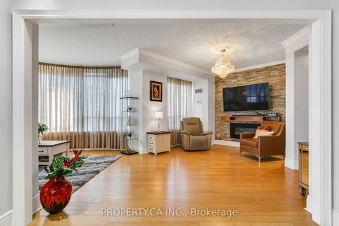 Photo 7 at 2804 - 3880 Duke Of York Boulevard, City Centre, Mississauga