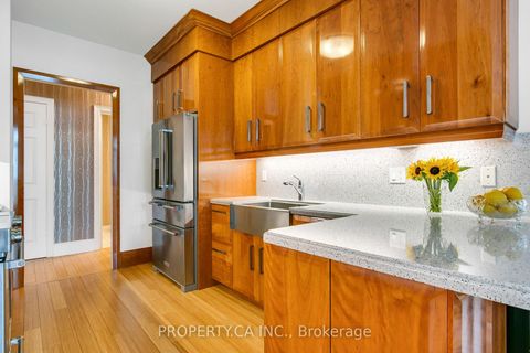 Photo 15 at 2804 - 3880 Duke Of York Boulevard, City Centre, Mississauga