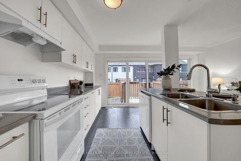 Photo 7 at 40 Caspian Square, Bowmanville, Clarington