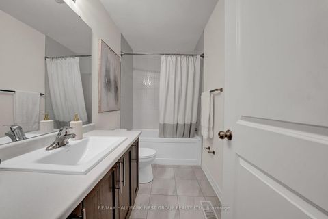 Photo 14 at 40 Caspian Square, Bowmanville, Clarington