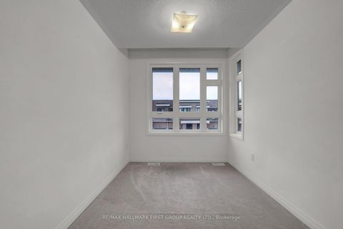 Photo 18 at 40 Caspian Square, Bowmanville, Clarington