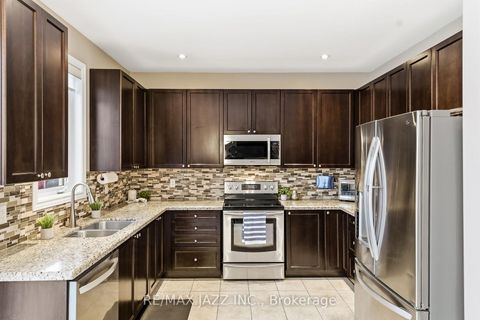 Photo 15 at 2415 Winlord Place, Windfields, Oshawa