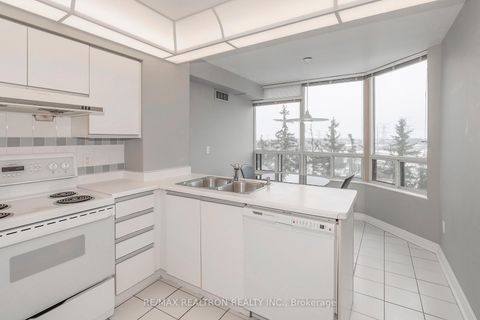 Photo 9 at 615 - 8501 Bayview Avenue, Doncrest, Richmond Hill