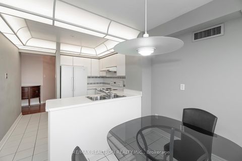 Photo 10 at 615 - 8501 Bayview Avenue, Doncrest, Richmond Hill