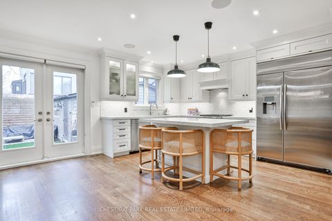 Photo 10 at 665 Millwood Road, Mount Pleasant East, Toronto
