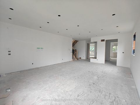 Photo 2 at 6 Cotton Avenue, Birchmount, Toronto