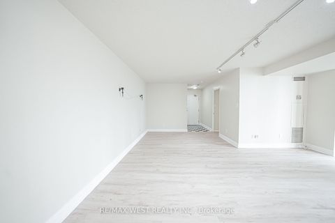 Photo 12 at 608 - 1470 Midland Avenue, Dorset Park, Toronto