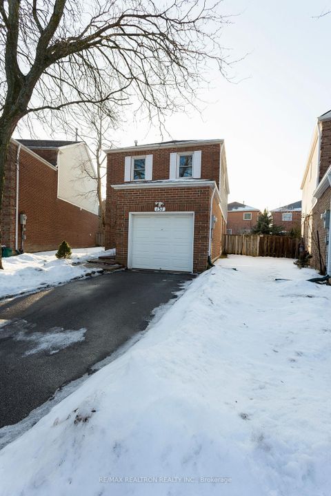 Photo 2 at 137 Glenmanor Way, Yorkhill, Vaughan