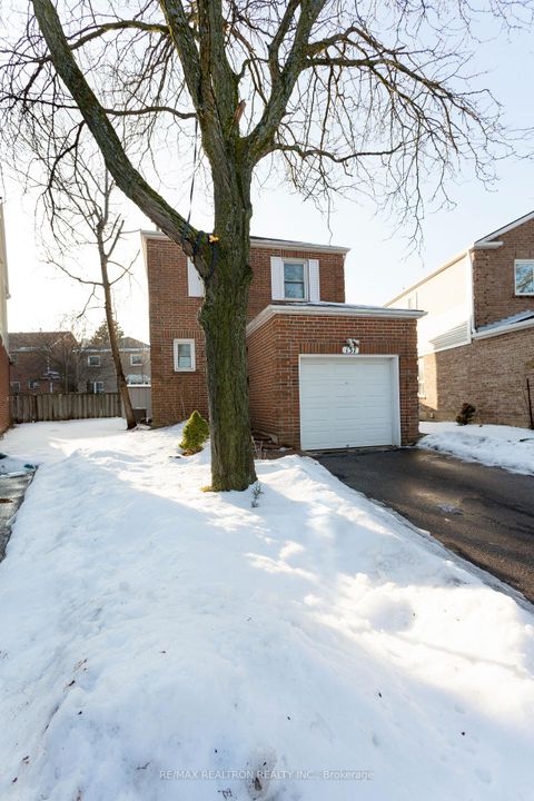 Photo 3 at 137 Glenmanor Way, Yorkhill, Vaughan