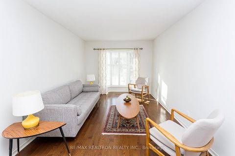 Photo 6 at 137 Glenmanor Way, Yorkhill, Vaughan