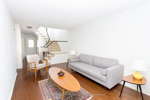 Photo 7 at 137 Glenmanor Way, Yorkhill, Vaughan