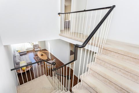 Photo 16 at 137 Glenmanor Way, Yorkhill, Vaughan