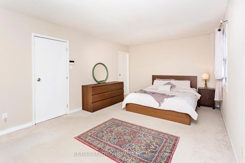 Photo 18 at 137 Glenmanor Way, Yorkhill, Vaughan