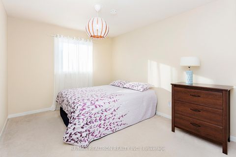 Photo 21 at 137 Glenmanor Way, Yorkhill, Vaughan