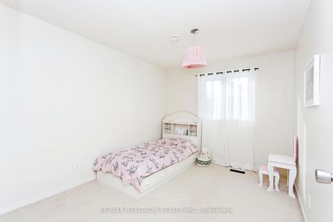 Photo 23 at 137 Glenmanor Way, Yorkhill, Vaughan